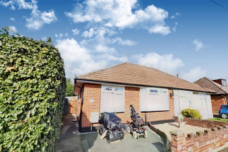 2 bed bungalow for sale in Beaumont Avenue, Brightlingsea CO7 Zoopla
