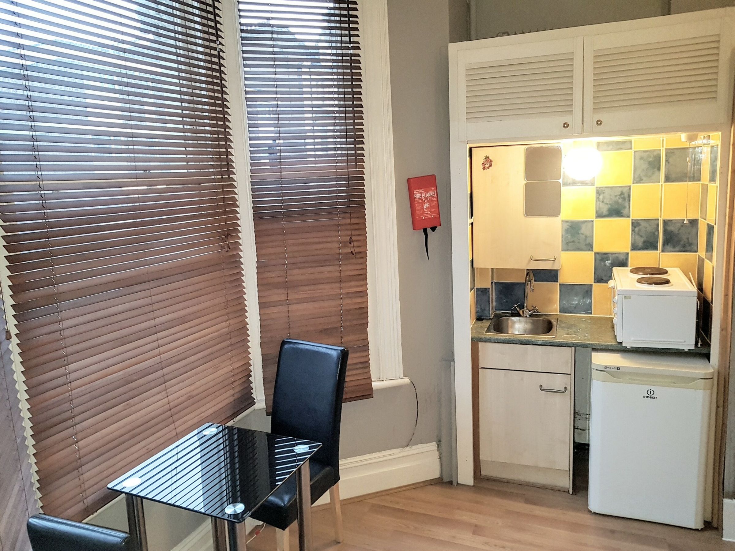 Room to rent in Matheson Road, West Kensington/Barons Court W14 Zoopla