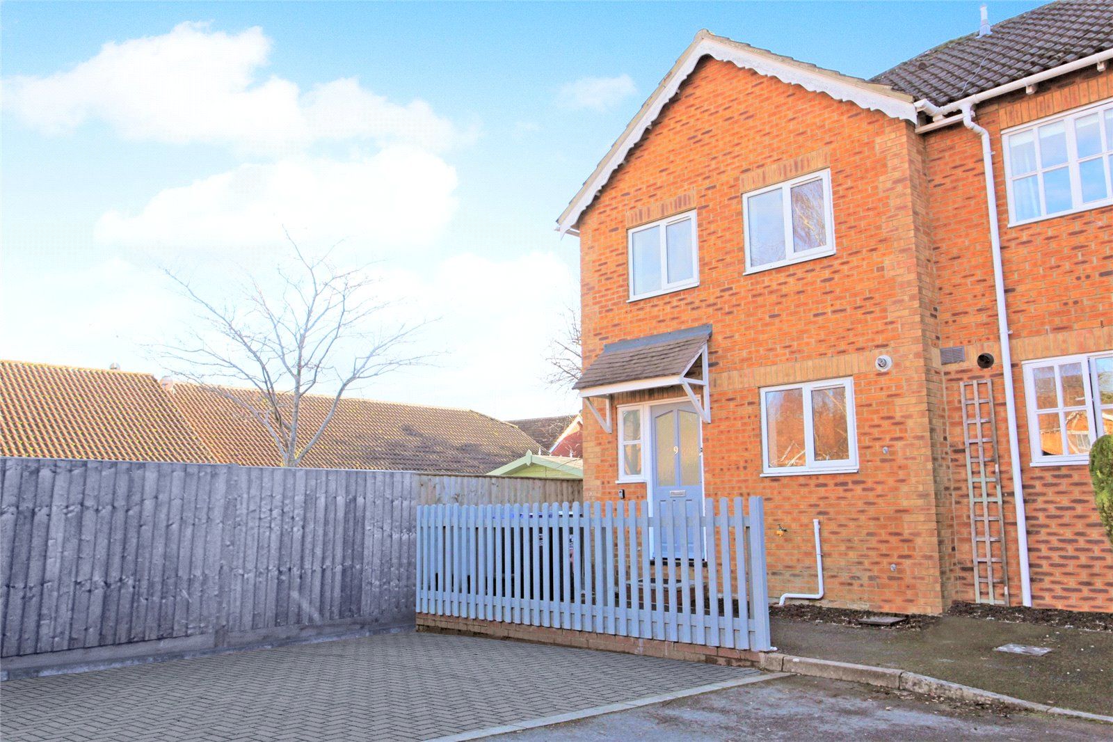 3 bed end terrace house to rent in Mallard Close, Devizes, Wiltshire