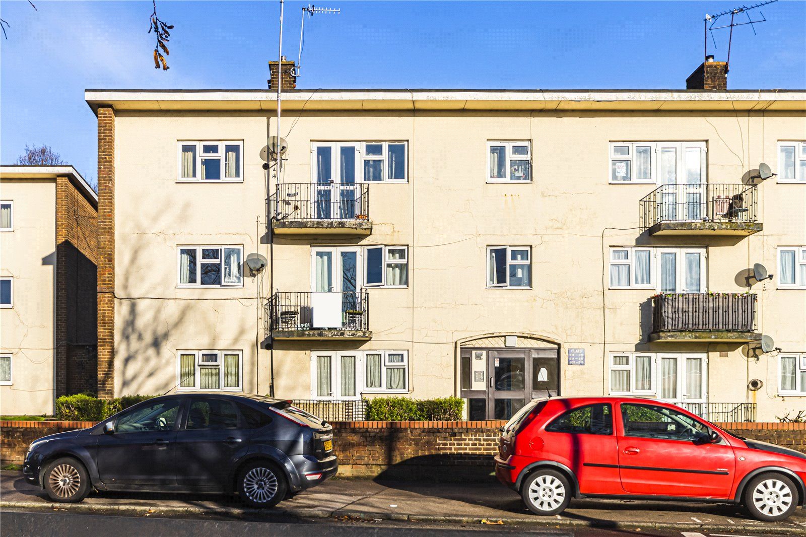 3 bed flat for sale in Long Chaulden, Chaulden, Hemel Hempstead