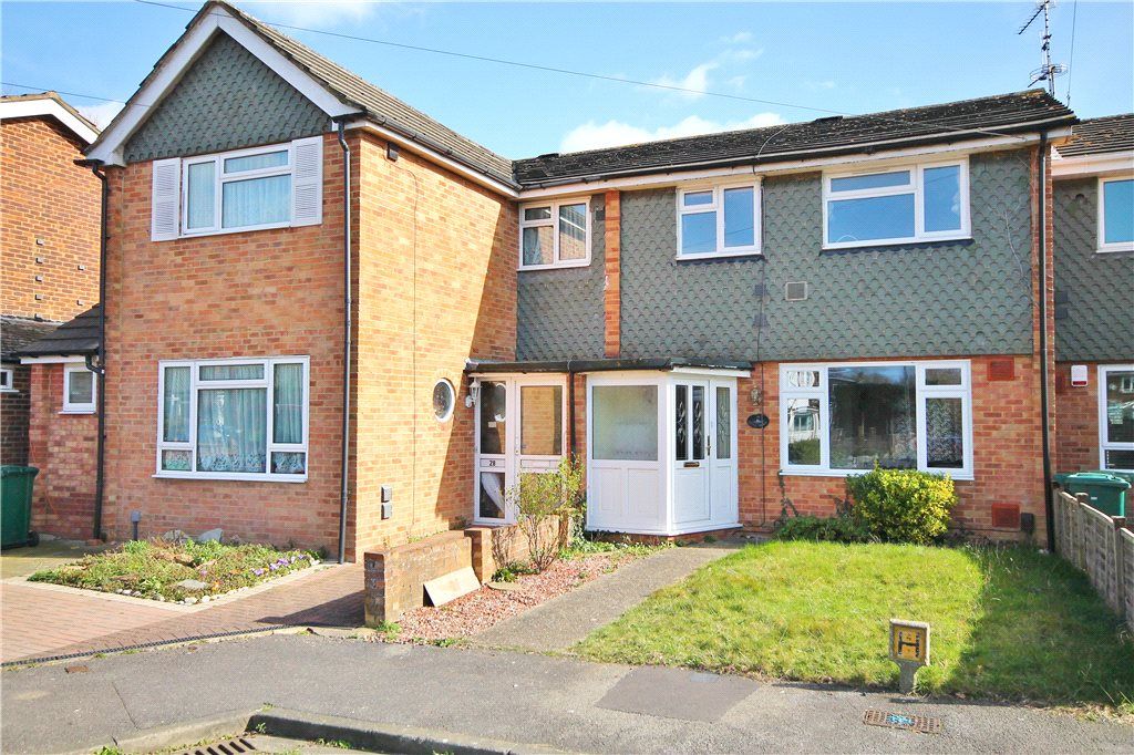 3 bed terraced house to rent in Benen Stock Road, Stanwell Moor