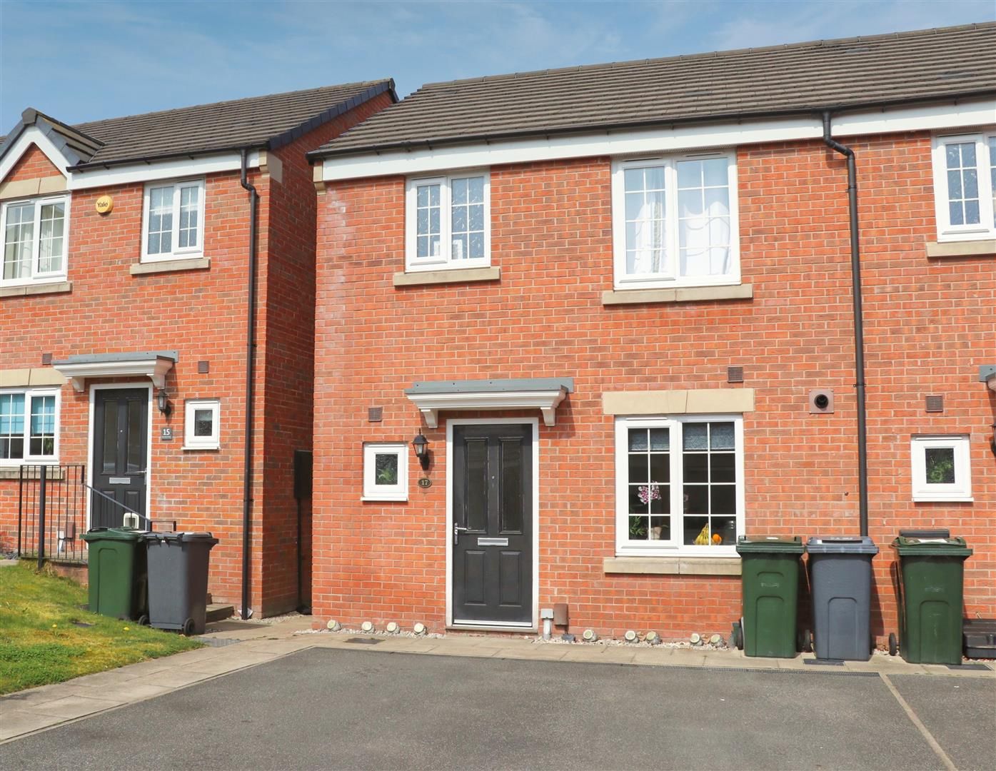 3 bed semidetached house for sale in Plantation Drive, Bradford BD9