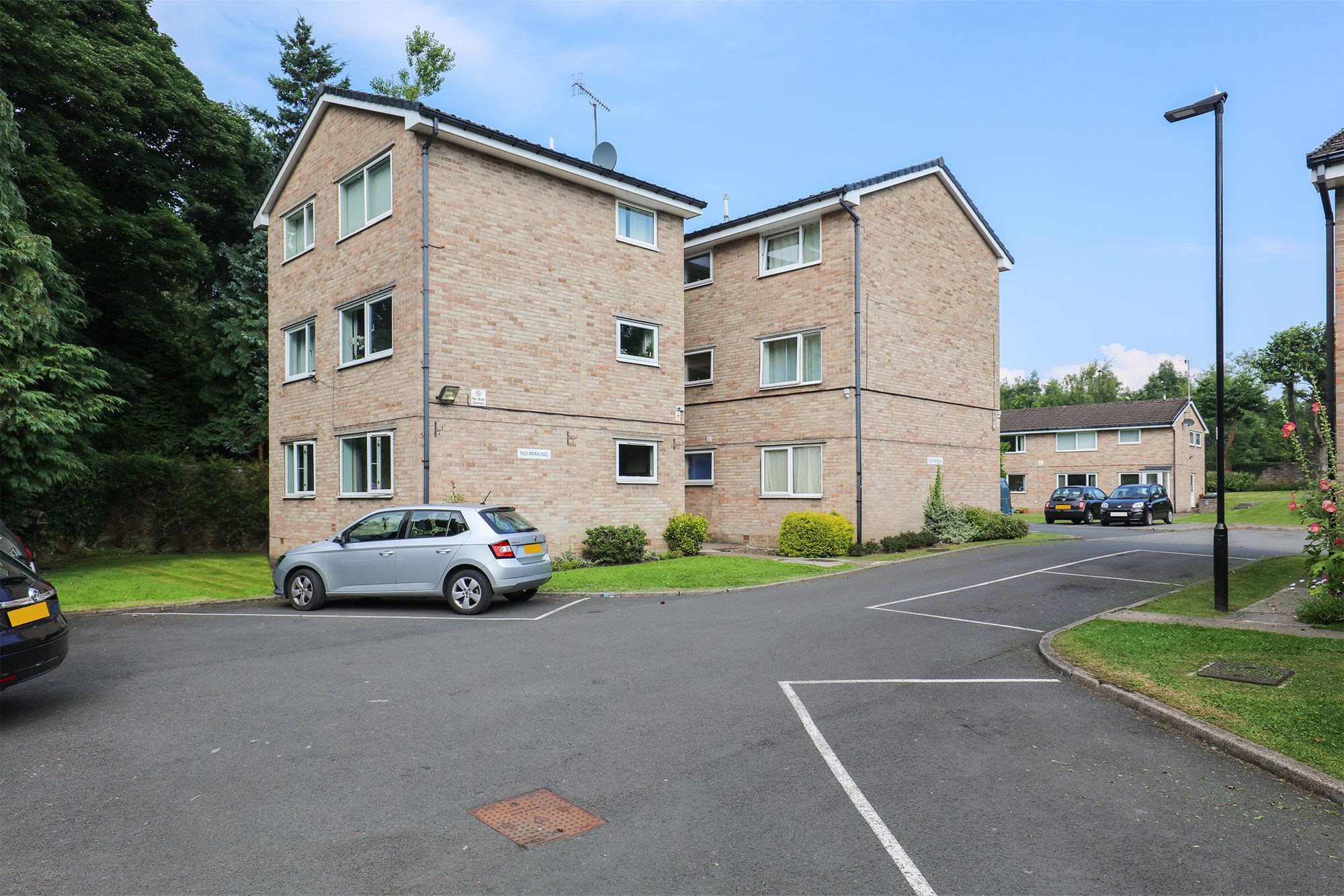 School Lane Close, Sheffield S8  