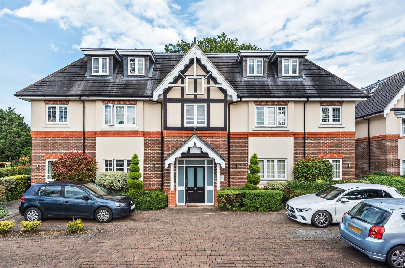 2 bed flat for sale in Vine Lane, Uxbridge UB10 Zoopla