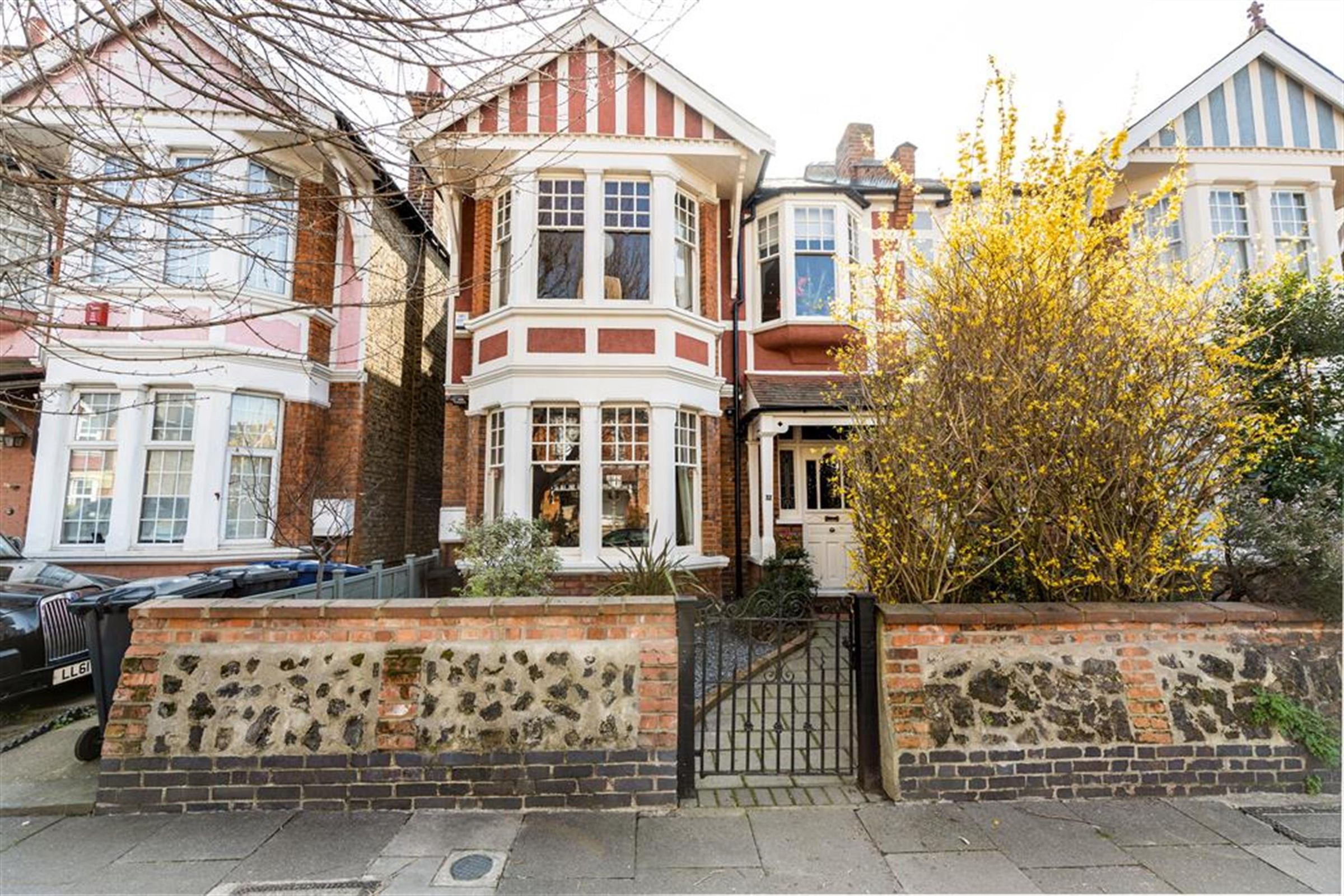 4 bed semidetached house for sale in Boileau Road, Ealing, London W5
