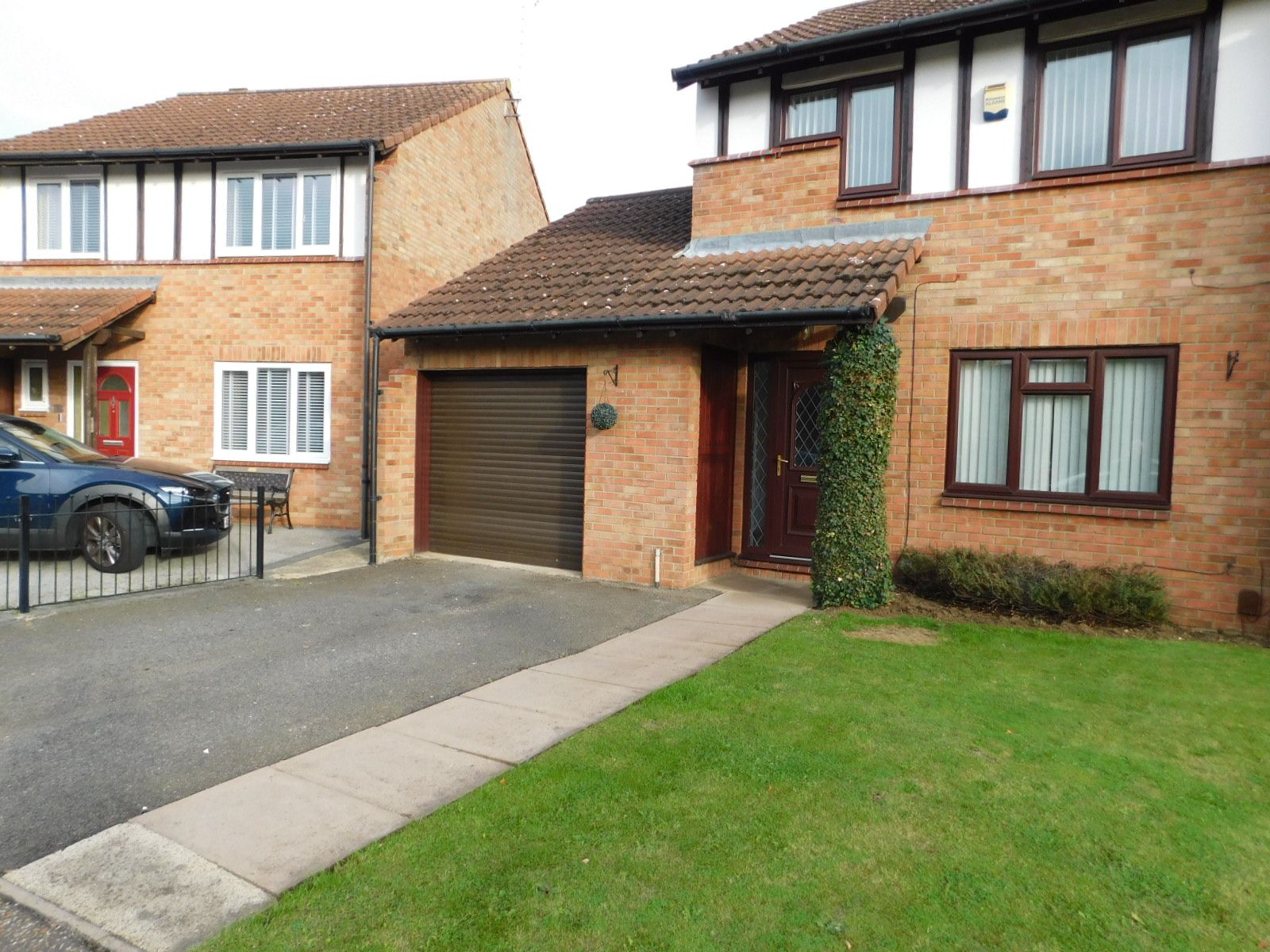 3 bed semidetached house to rent in Woodhall Rise, Werrington