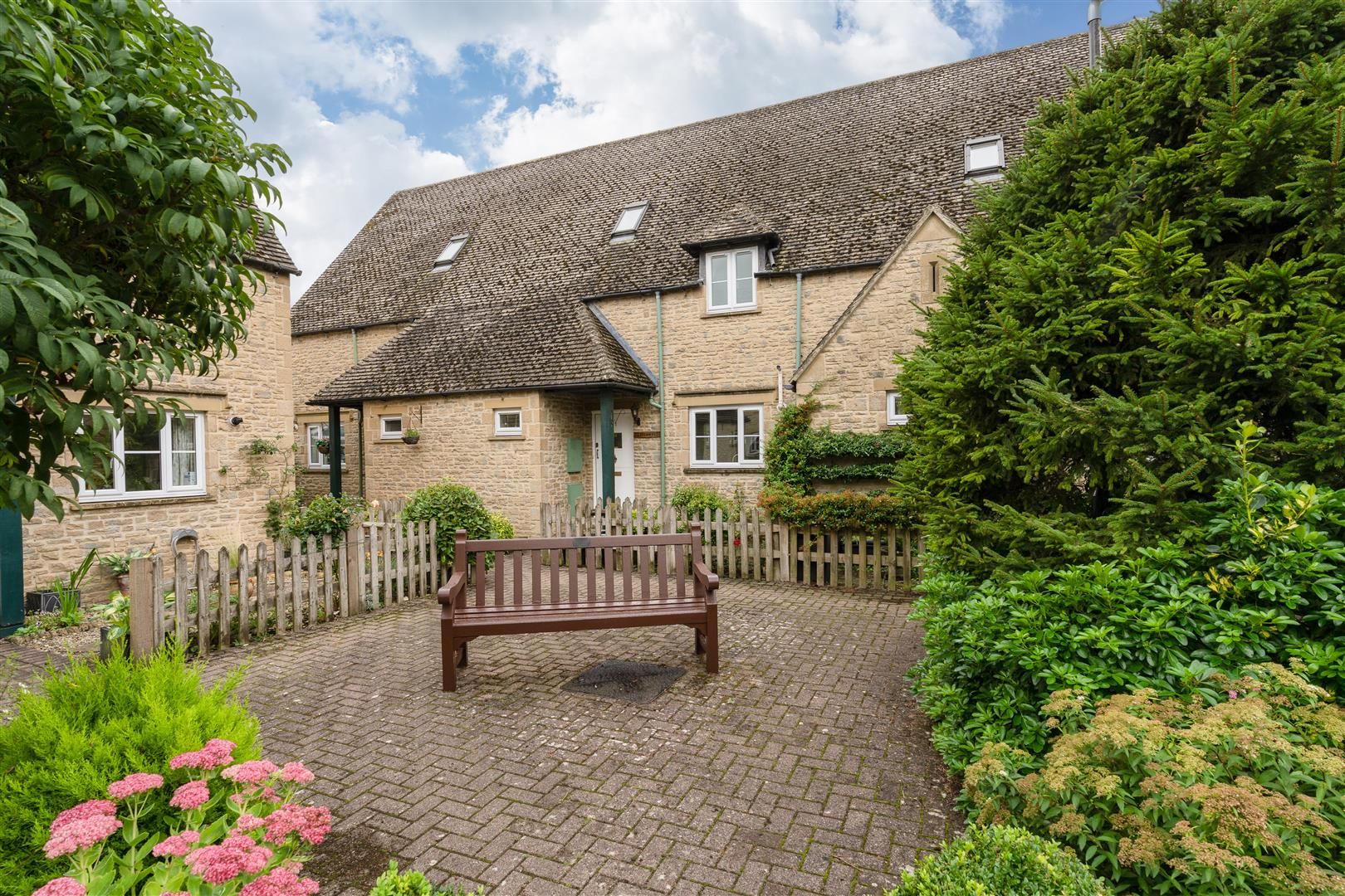 2 bed property for sale in Broadlands Court, BourtonOnTheWater