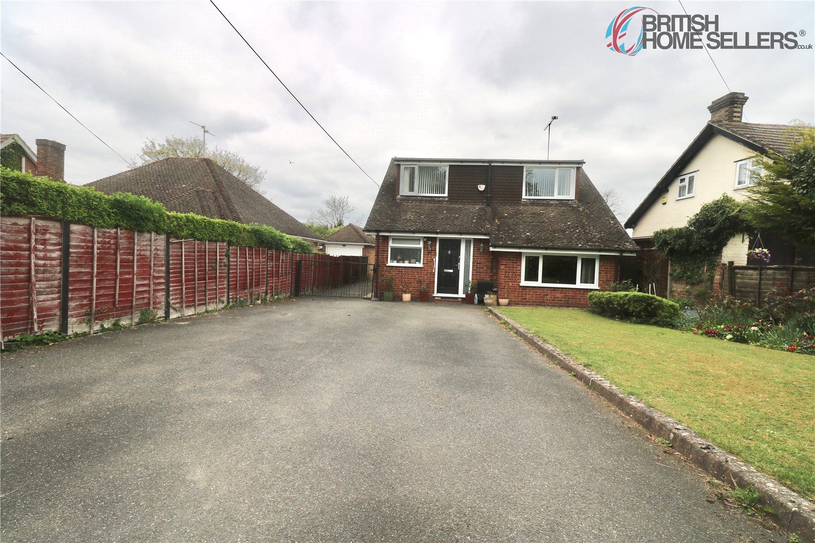 4 bed bungalow for sale in Luton Road, Chalton, Luton, Bedfordshire LU4
