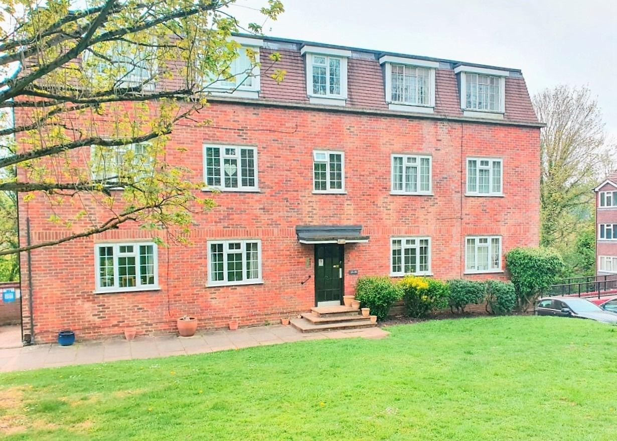 2 bed flat for sale in Craigmount, Radlett, Hertfordshire WD7 Zoopla