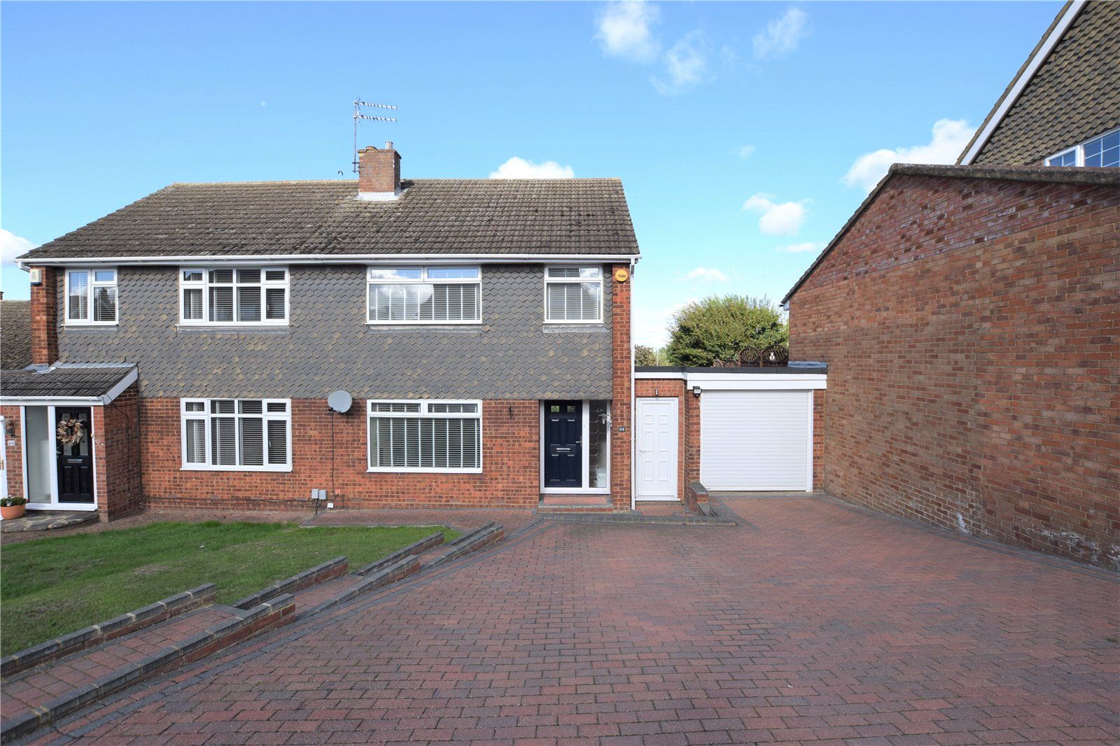 3 bed semidetached house for sale in Bibshall Crescent, Dunstable