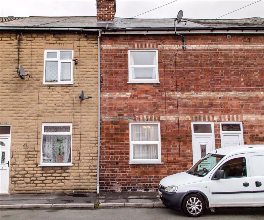 3 bed town house to rent in Bank Street, Brampton, Chesterfield S40