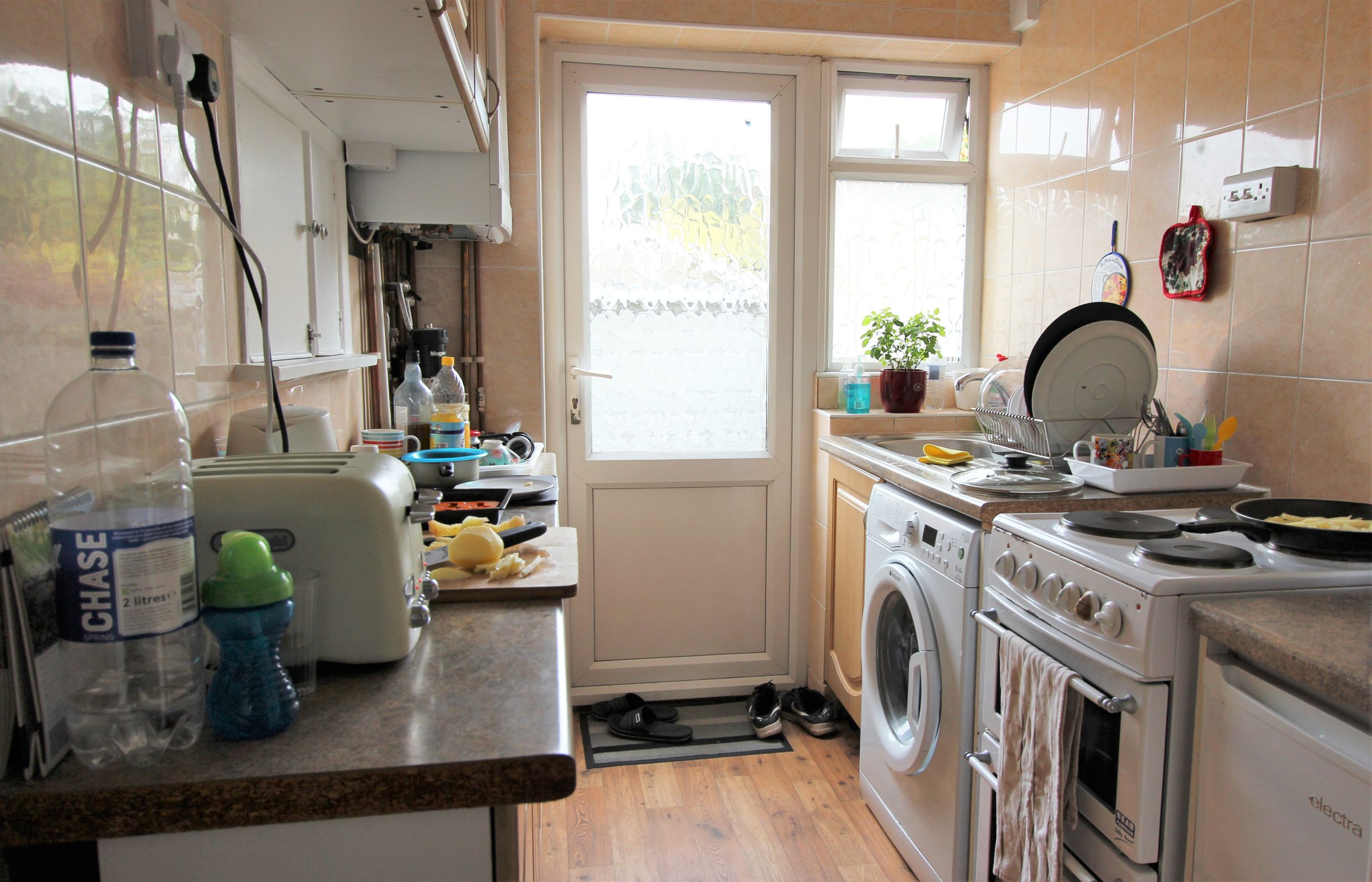 3 bed detached house to rent in Parkfield Road, Feltham TW13 Zoopla