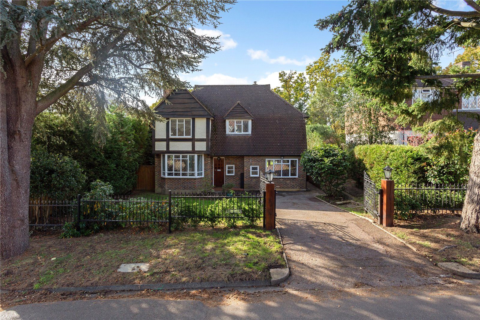 3 bed detached house for sale in Mizen Close, Cobham, Surrey KT11 Zoopla