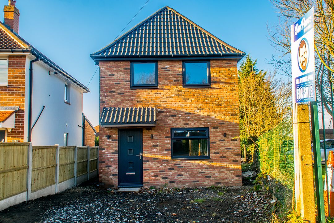 4 bed detached house for sale in Highcliffe Road, Morley, Leeds LS27