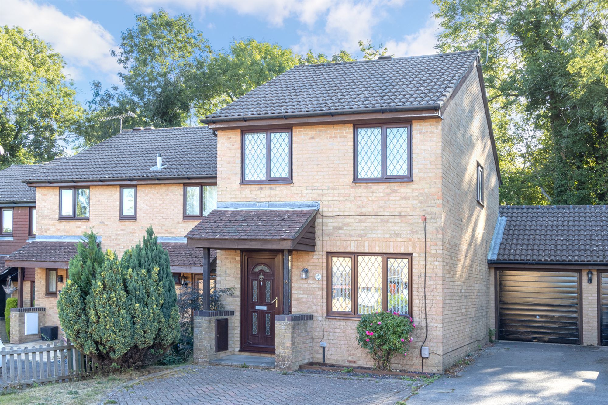 3 bed property to rent in Chaldon Road, Crawley RH11 Zoopla