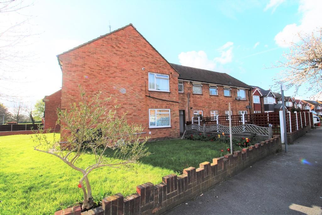 3 bed flat for sale in Hudson Road, Harlington UB3 Zoopla