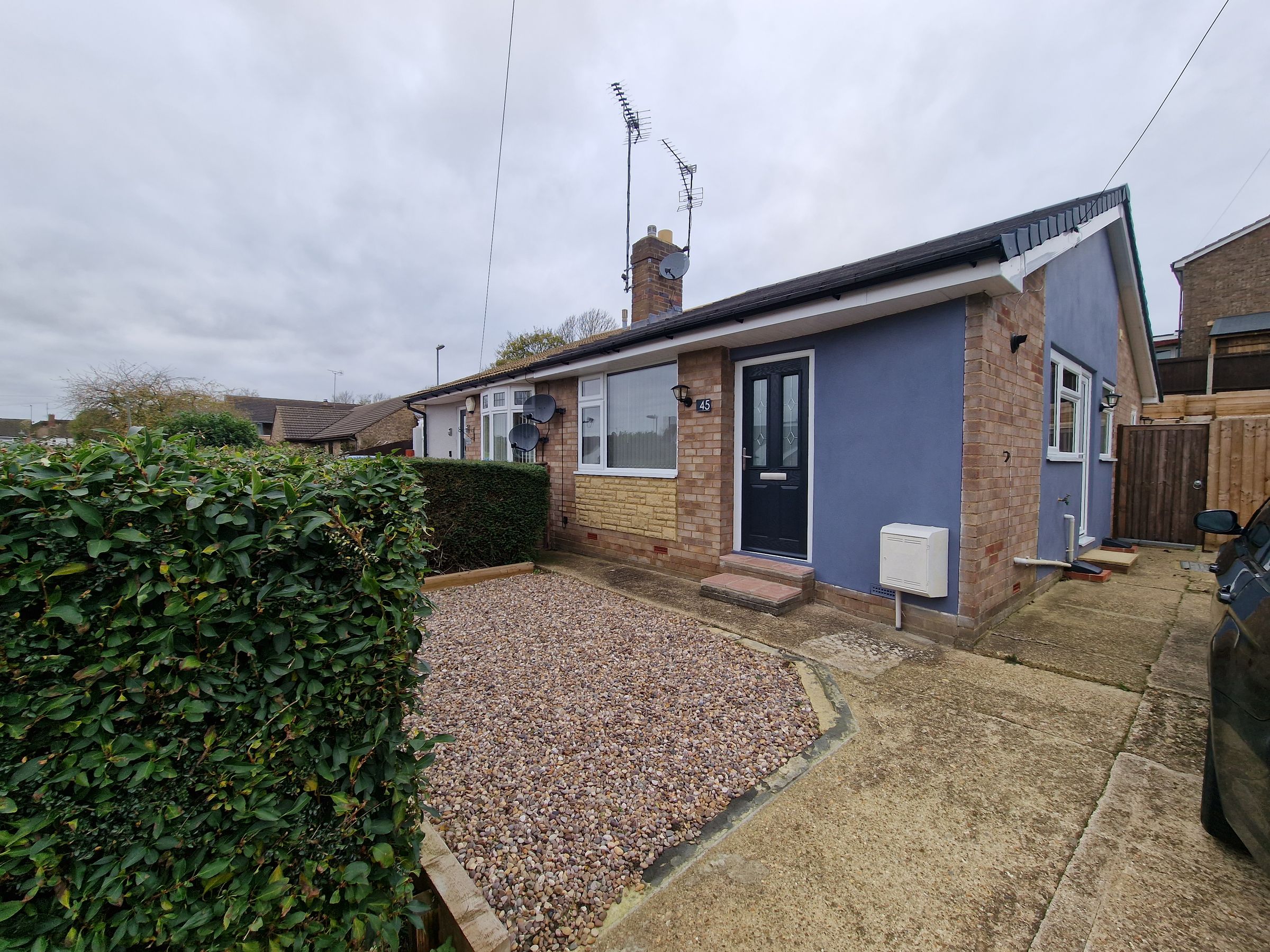 2 bed bungalow to rent in Ashfield Avenue, Raunds, Wellingborough NN9