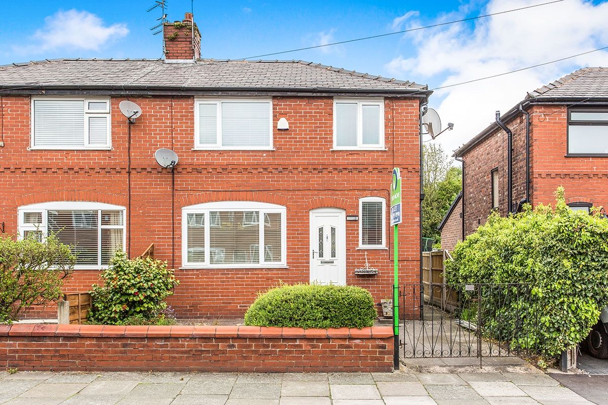 3 bed semidetached house to rent in Manor Road, Swinton, Manchester