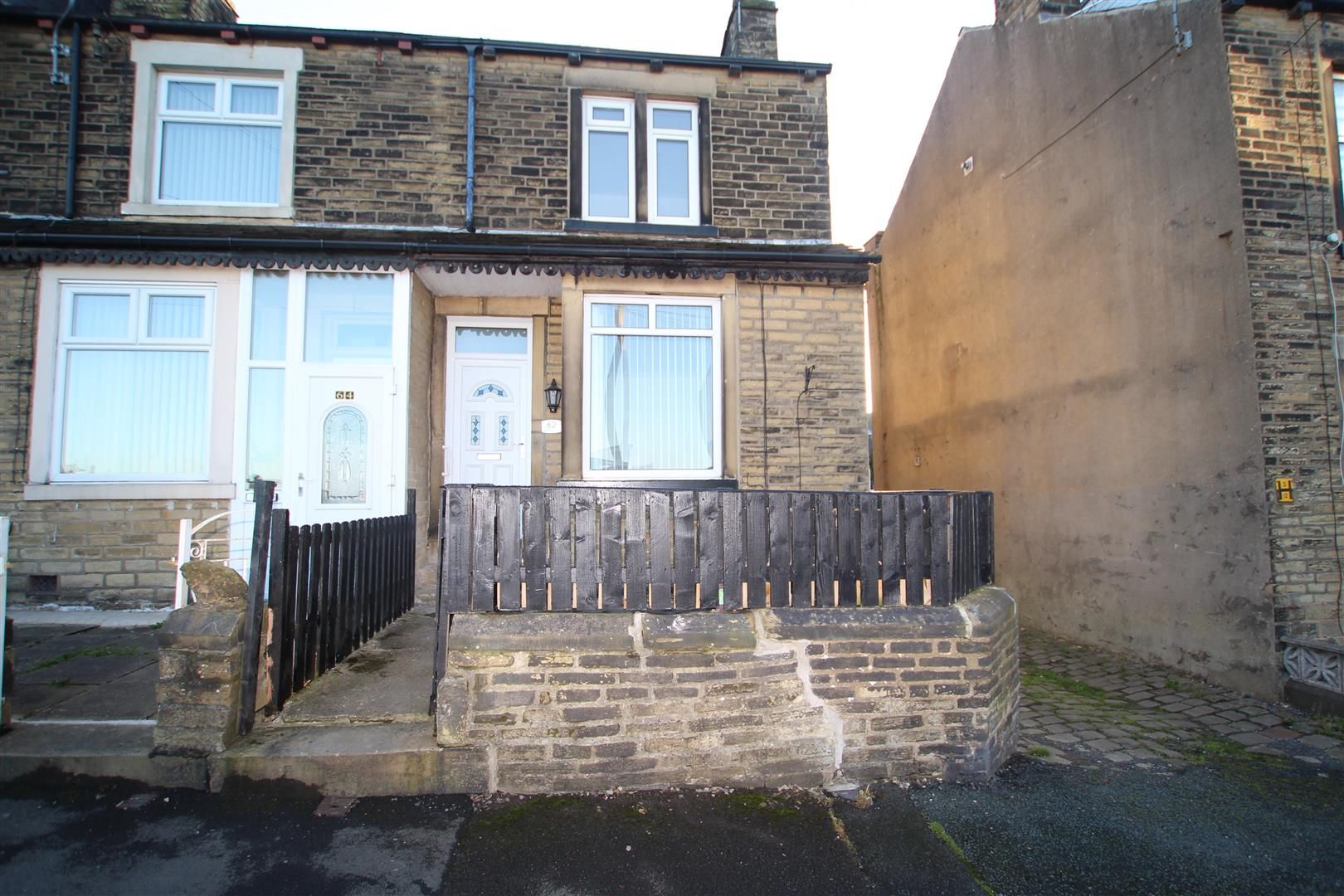 2 bed end terrace house to rent in Mount Avenue, Eccleshill, Bradford