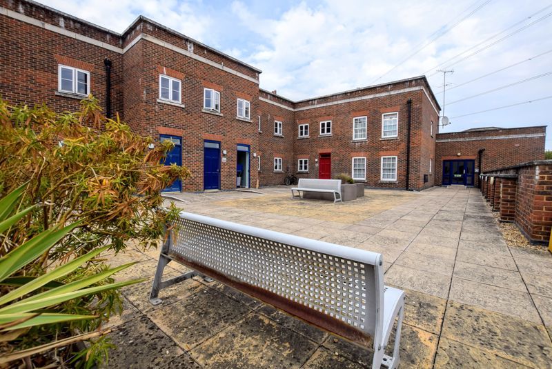 2 bed flat for sale in Wedgewood Street, Aylesbury HP19 Zoopla