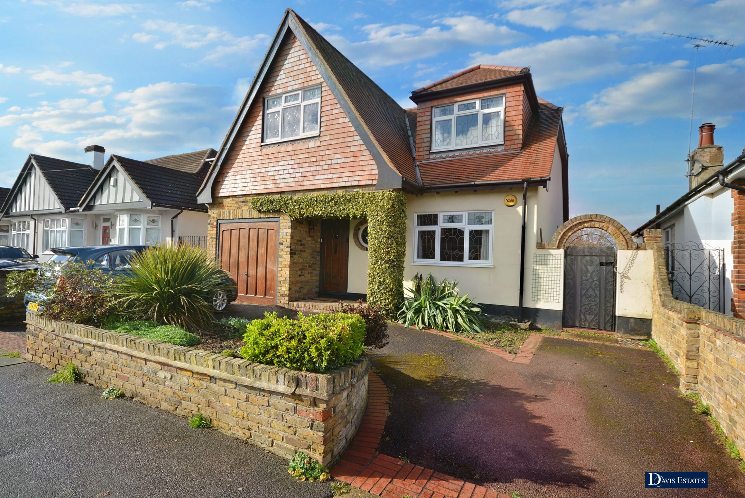 3 bed detached house for sale in Freshfields Avenue, Upminster RM14
