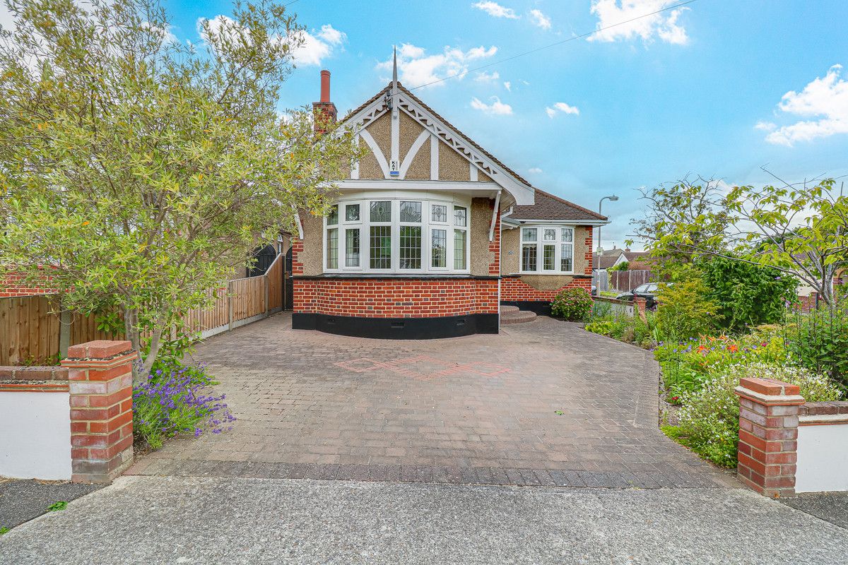 3 bed detached house for sale in Ormonde Gardens, LeighOnSea SS9 Zoopla