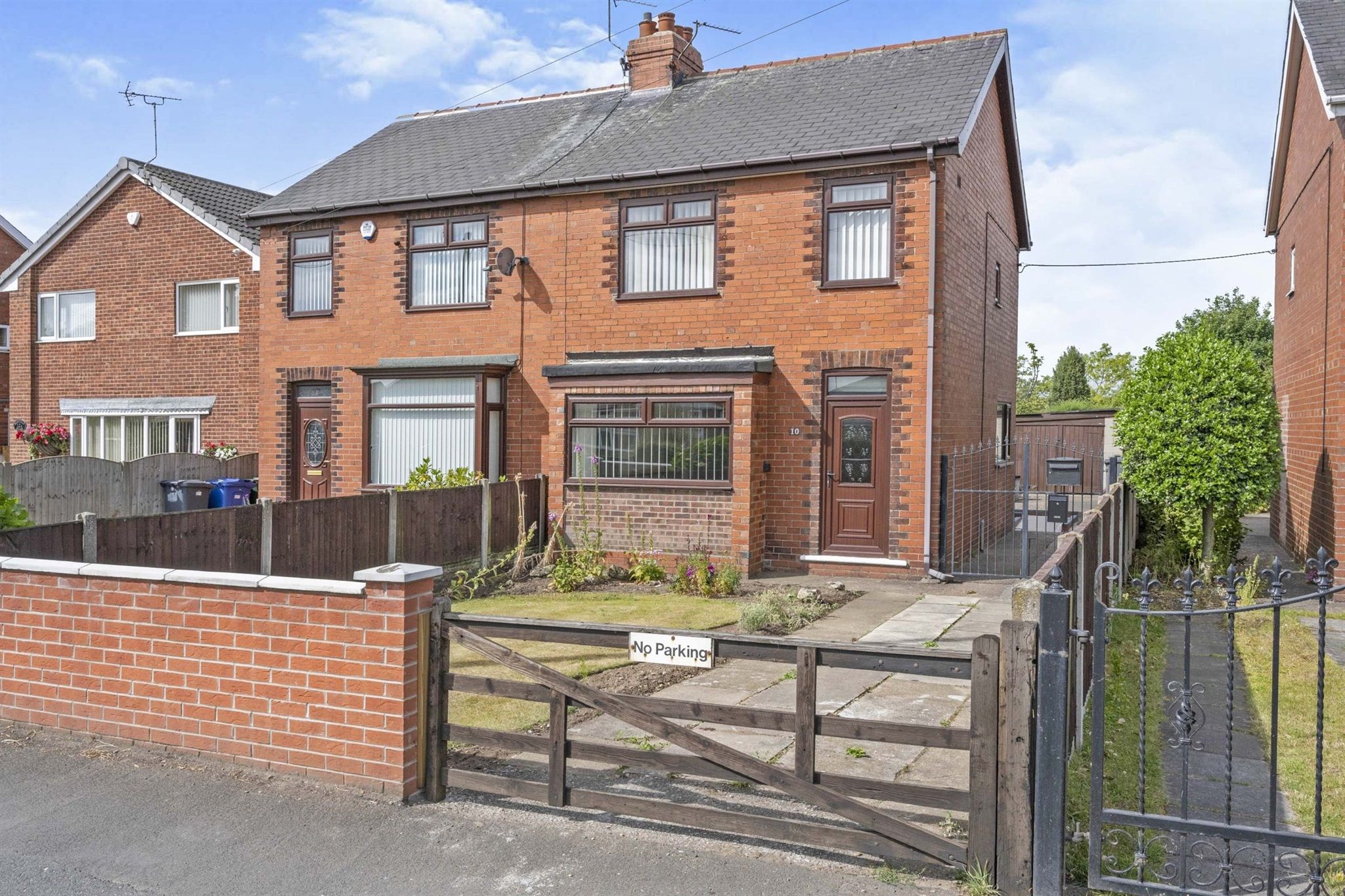 2 bed semidetached house for sale in Cemetery Road, Hatfield