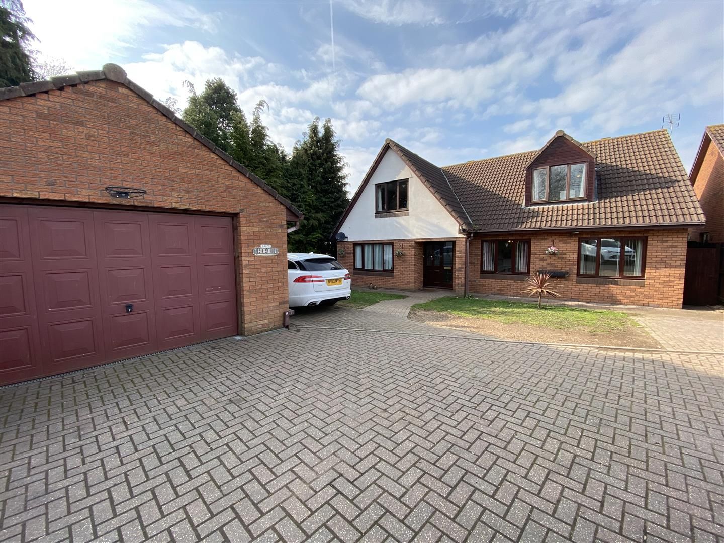 5 bed property for sale in Hill Barn View, Portskewett, Caldicot NP26