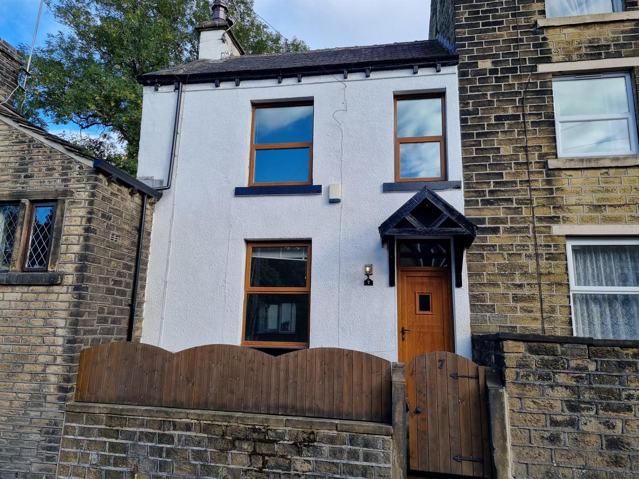 2 bed terraced house for sale in Chapel Hill, Linthwaite, Huddersfield