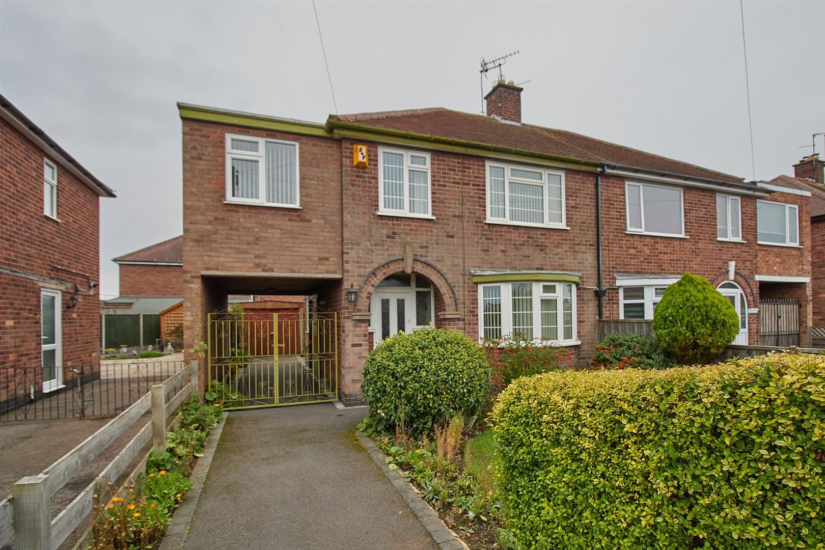 4 bed semidetached house for sale in York Road, Hinckley LE10 Zoopla
