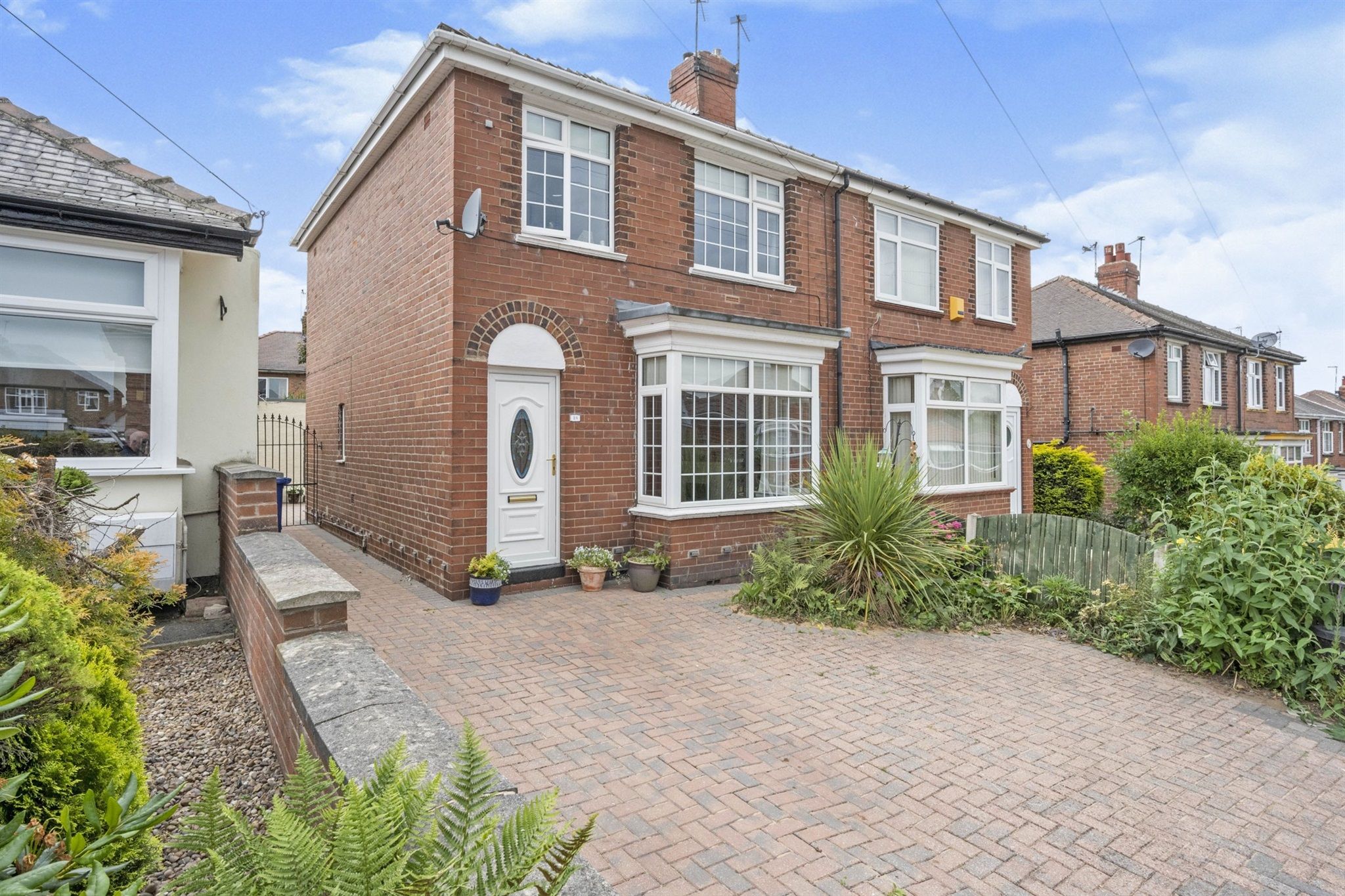 3 bed semidetached house for sale in Masefield Road, Wheatley Hills