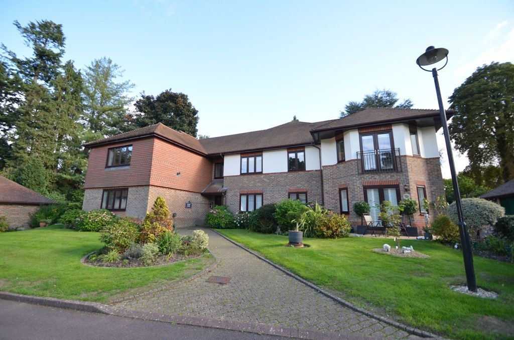 2 bed flat for sale in Milstead Close, Tadworth KT20 Zoopla