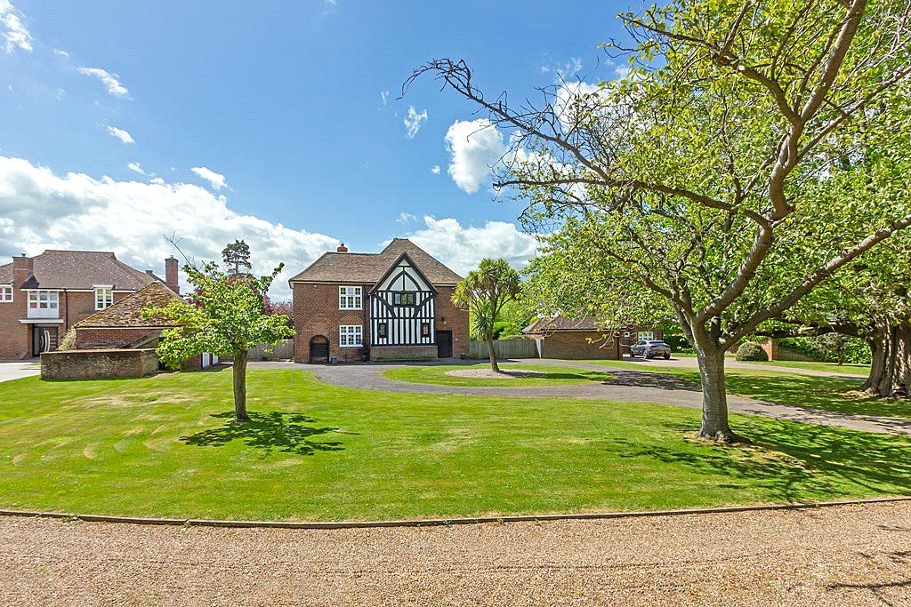 4 bed detached house for sale in Canterbury Road, Bapchild