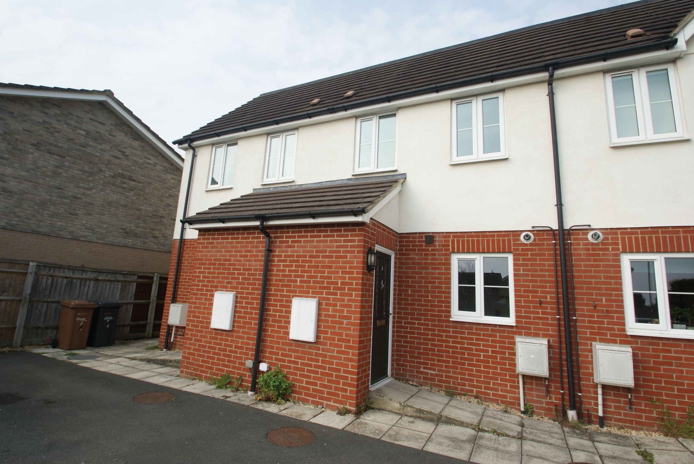 3 bed town house to rent in Amberley Mews, Andover, Andover SP10 Zoopla