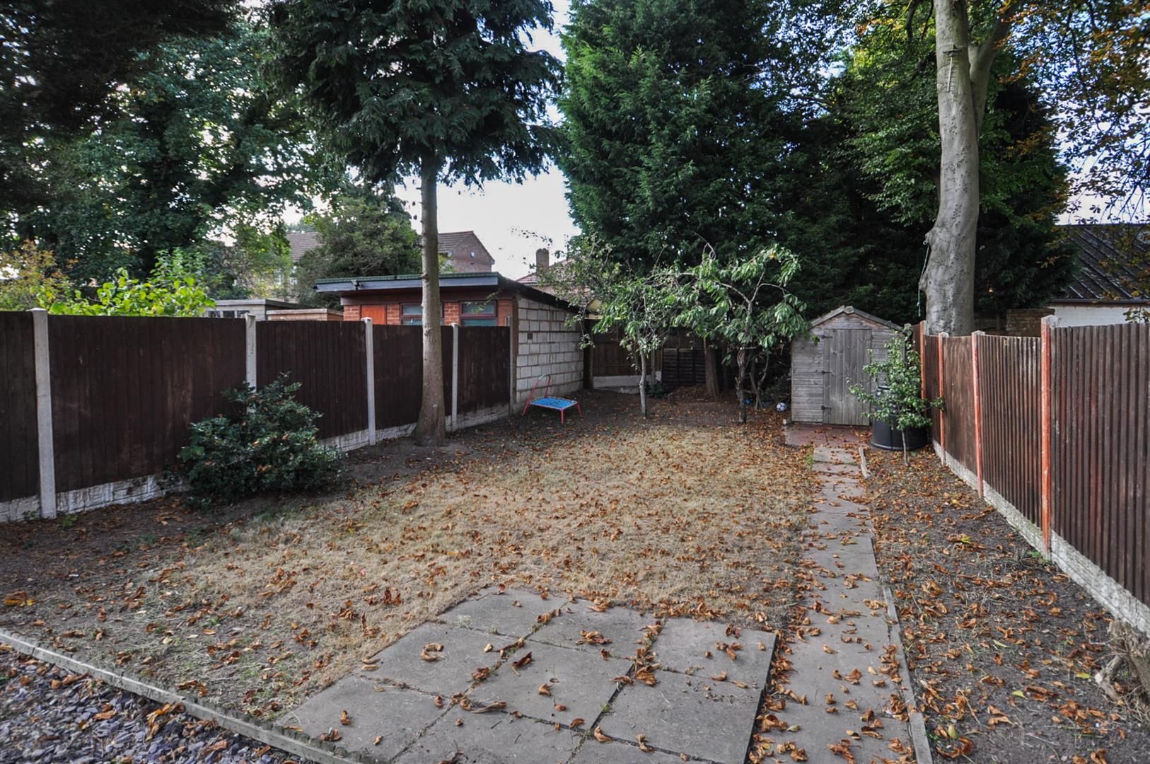 3 bed semidetached house to rent in Sunbury Road, Northfield