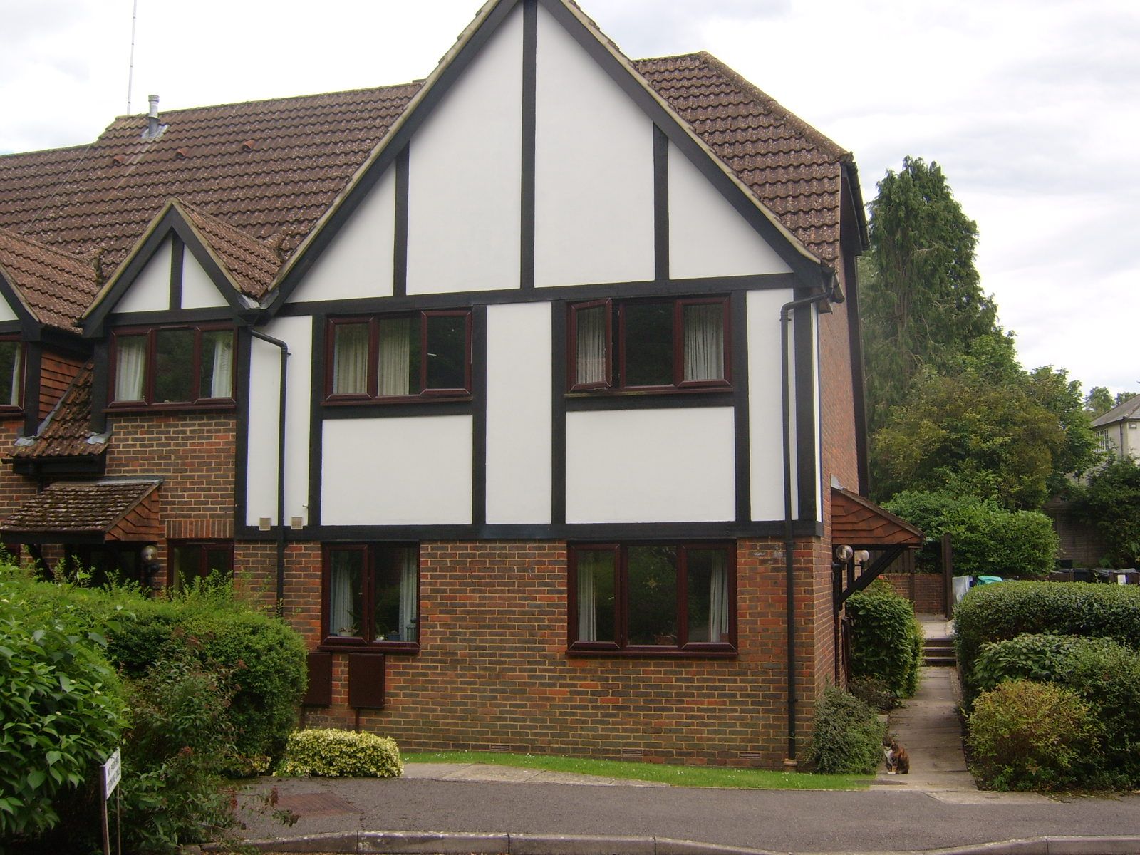 2 bed end terrace house to rent in Broad Ha'penny, Wrecclesham, Farnham