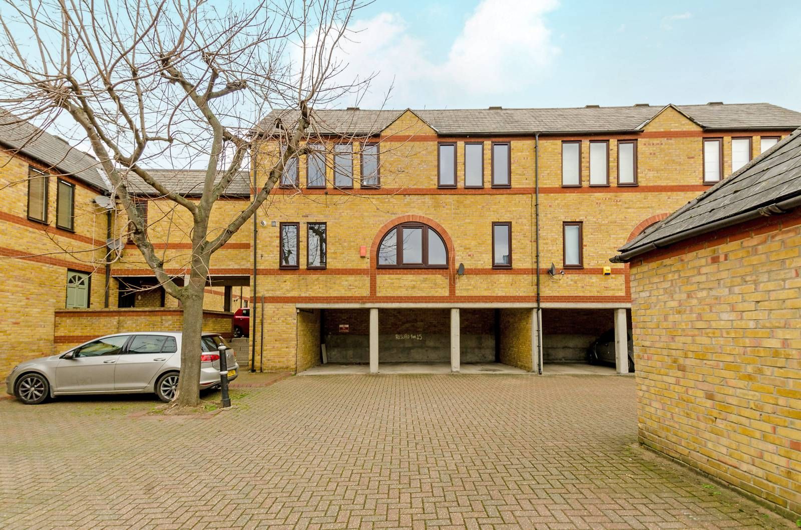 Codling Close, Wapping, London E1W  