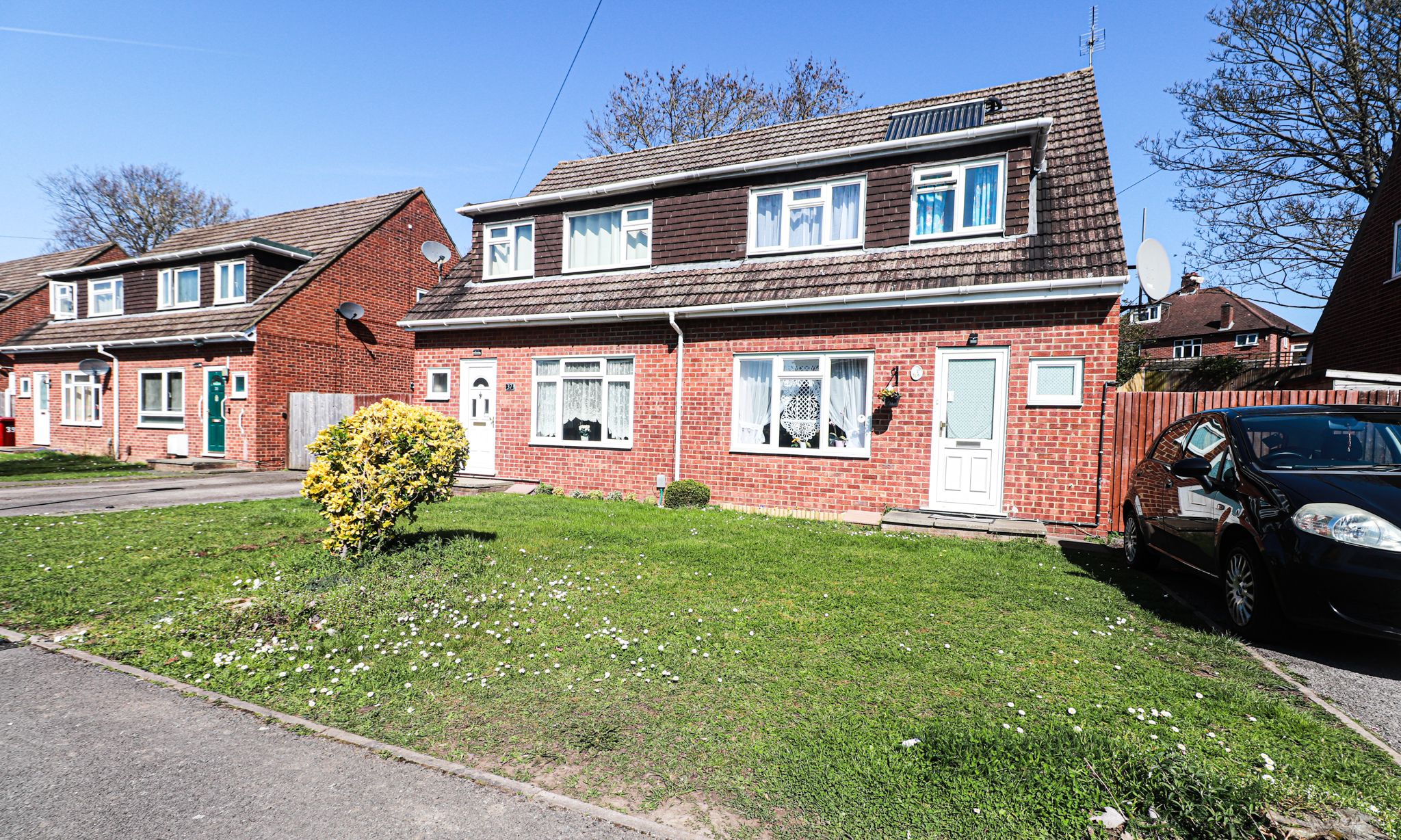 3 bed semidetached house for sale in Colliers Way, Tilehurst, Reading