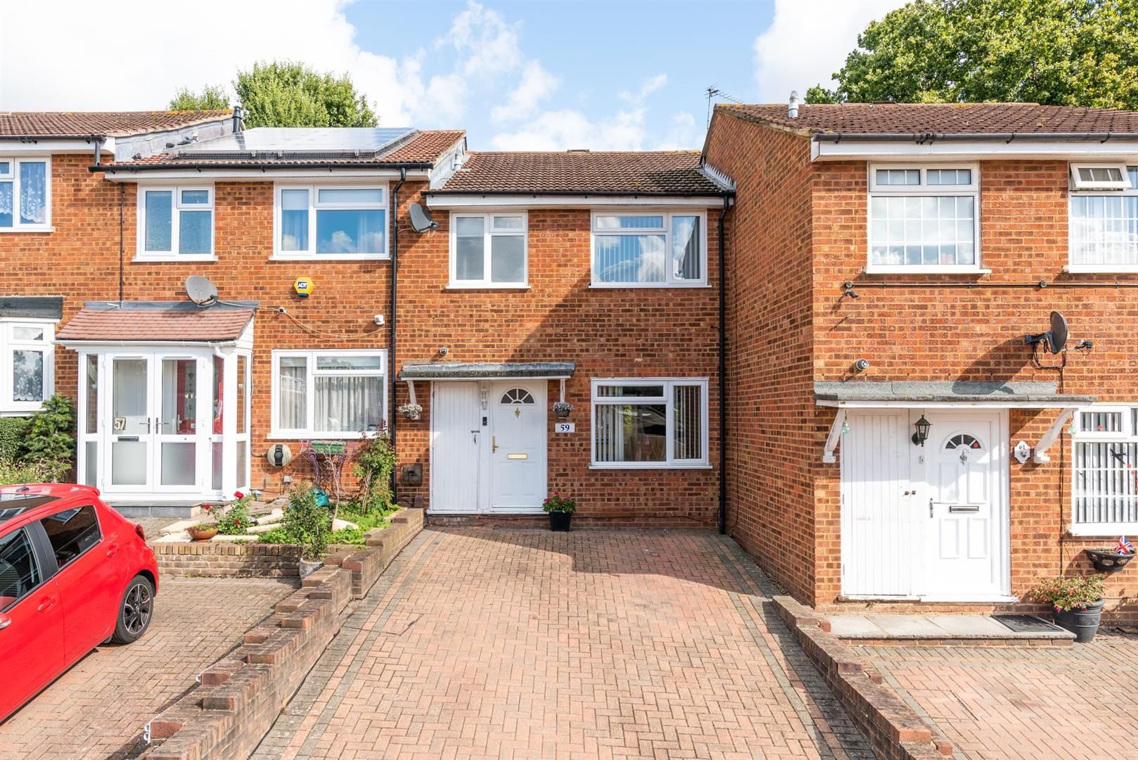 3 bed property for sale in Drake Road, Chessington KT9 Zoopla