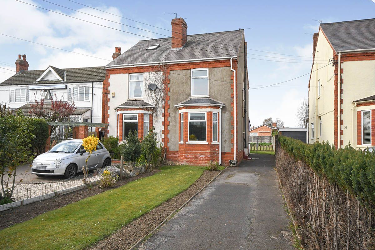 3 bed semidetached house for sale in Newark Road, North Hykeham