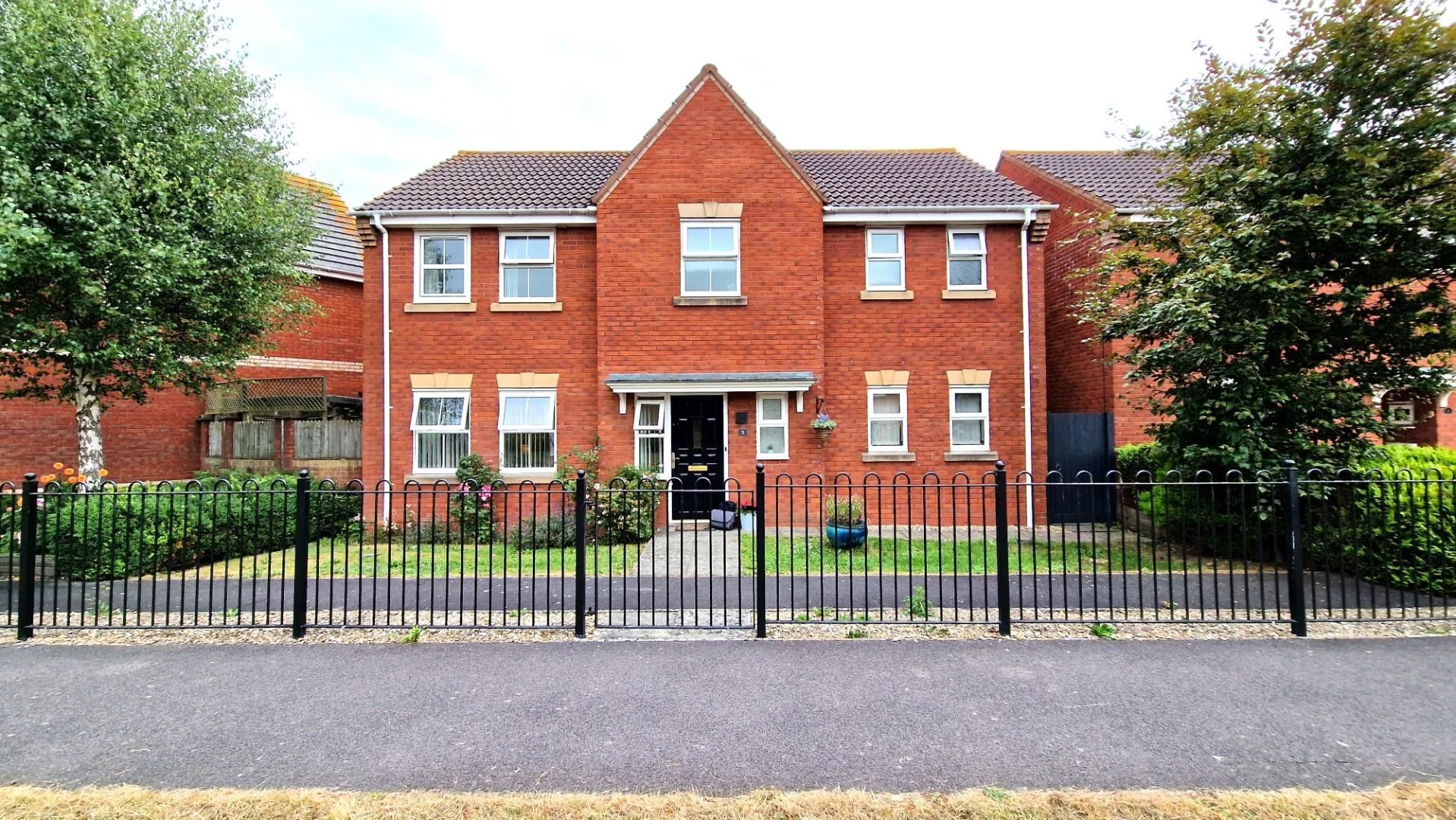 4 bed property for sale in Thorndike Way, BurnhamOnSea TA8 Zoopla