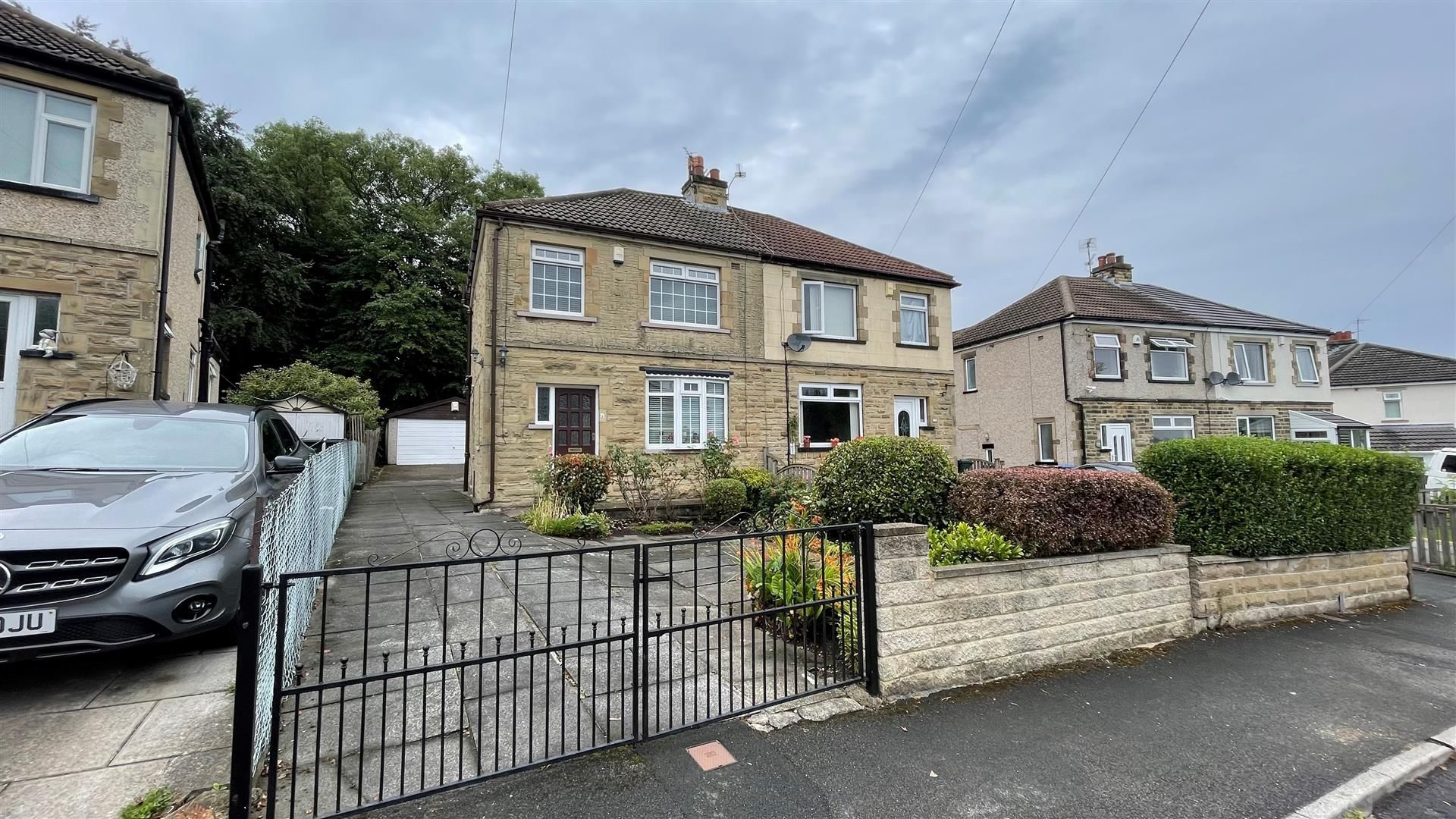 3 bed semidetached house for sale in Leafield Crescent, Eccleshill