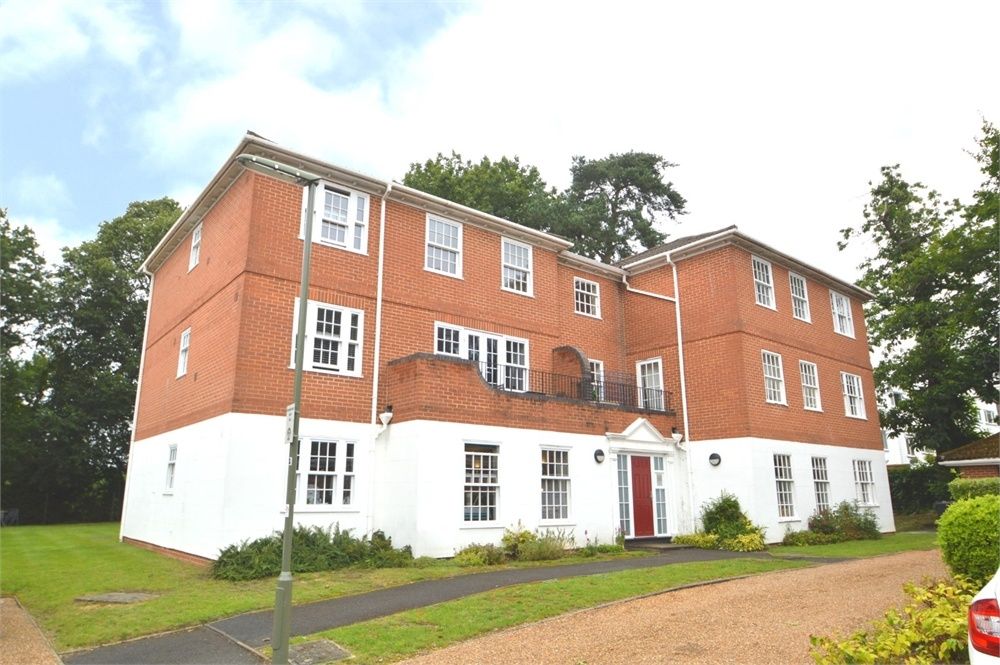 Stoneleigh Park, Weybridge, Surrey KT13  