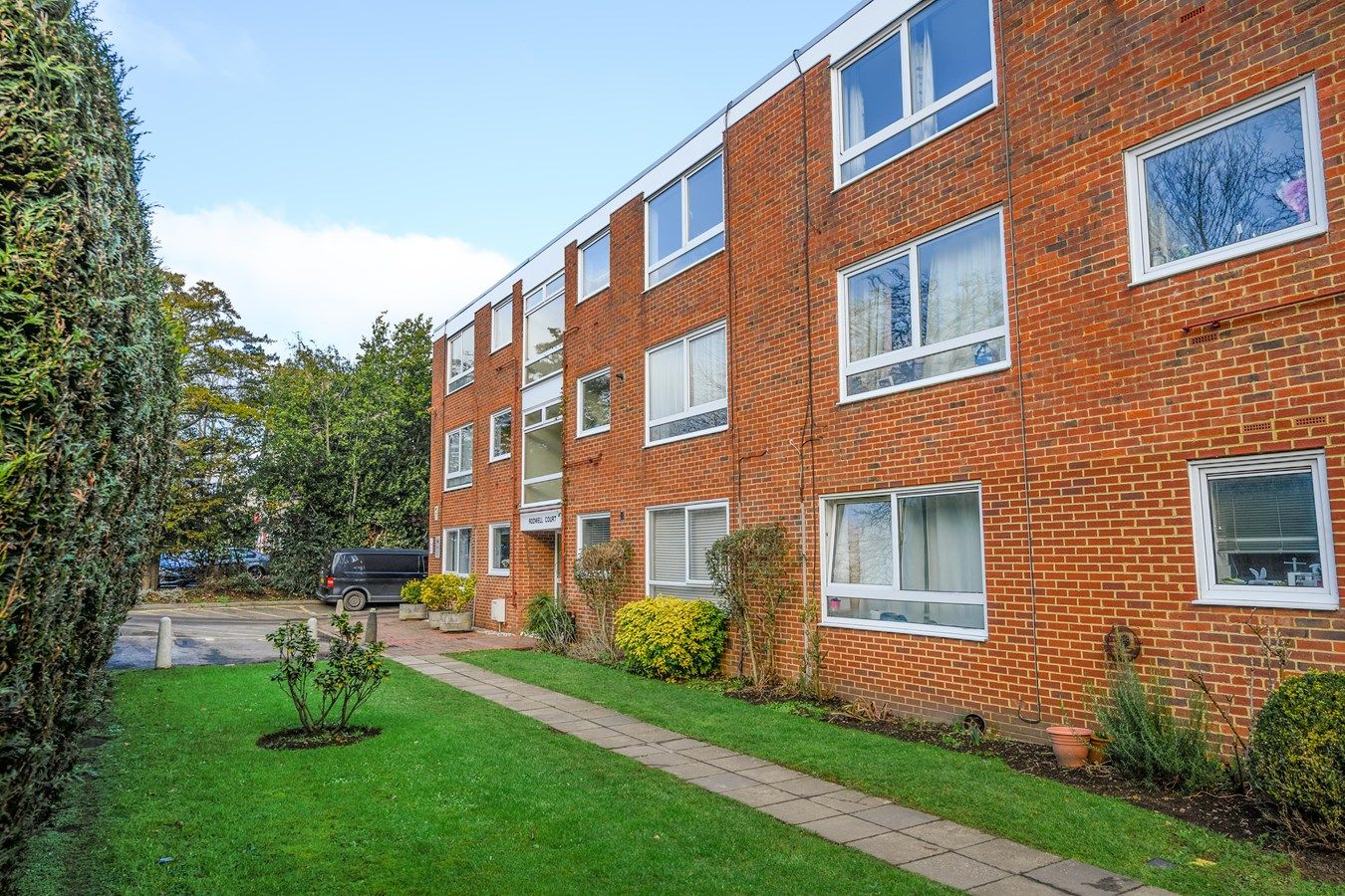 2 bed flat for sale in Rodwell Court, Hersham Road, WaltonOnThames