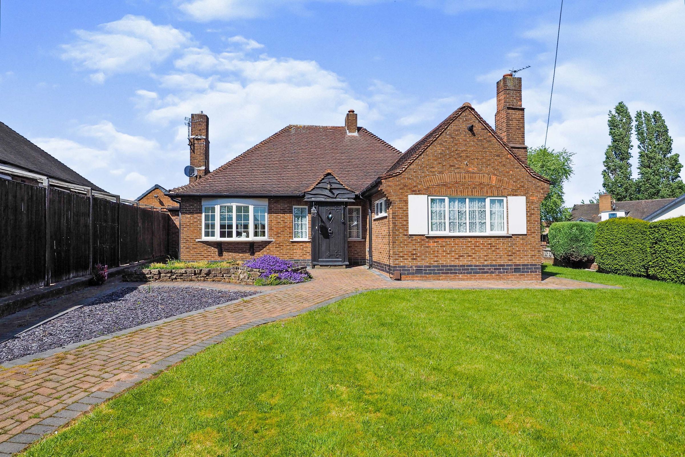 2 bed bungalow for sale in Oakdale Road, Carlton, Nottingham NG4 Zoopla
