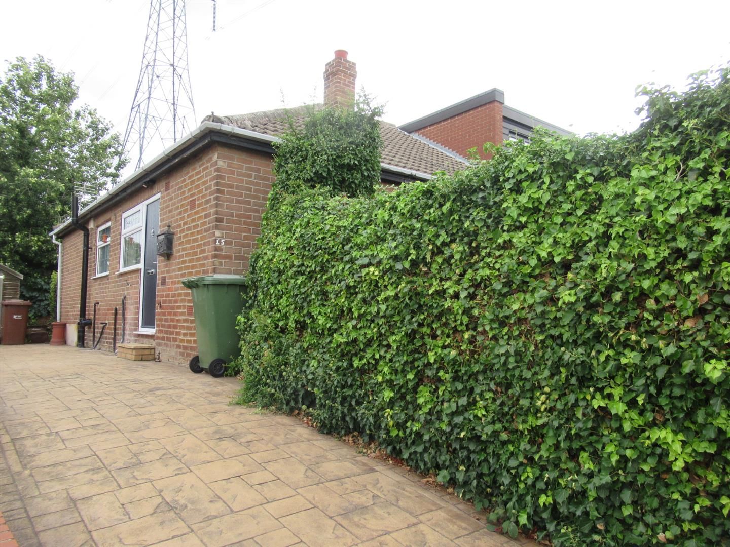 2 bed semidetached bungalow to rent in Newlands Drive, Stanley