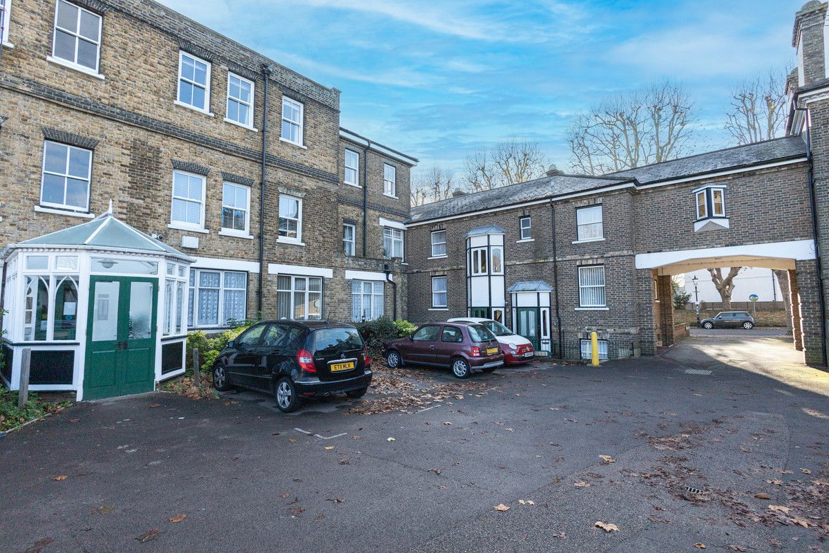 2 bed flat for sale in Cambridge Road, SouthendOnSea SS1 Zoopla