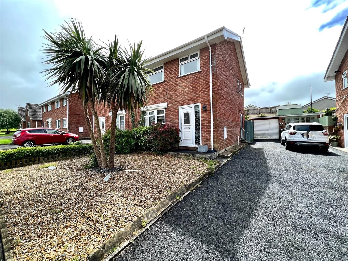 3 bed semidetached house for sale in Llwyn Yr Eos, Llanelli SA14 Zoopla