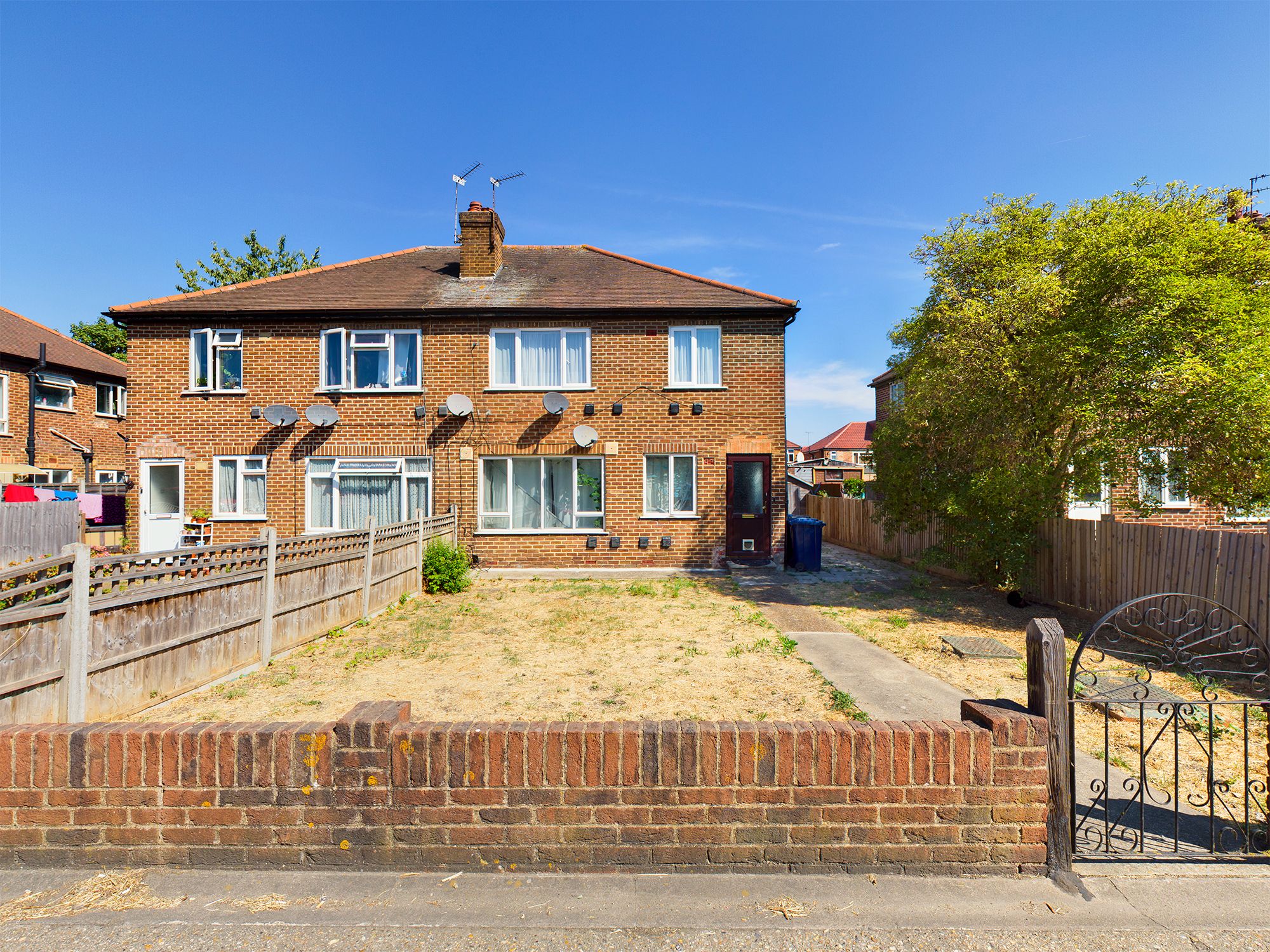 2 bed for sale in Welland Gardens, Western Avenue, Perivale