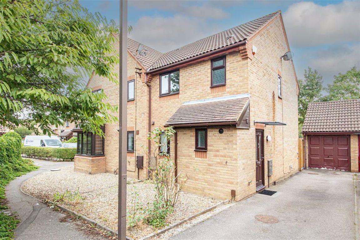 3 bed semidetached house to rent in Longhedge, Caldecote, Milton